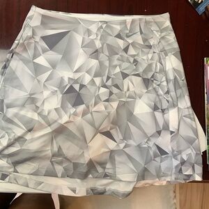 Nike Dry Fit tennis pickleball White / Gray Shadow Graphic Skort Size small